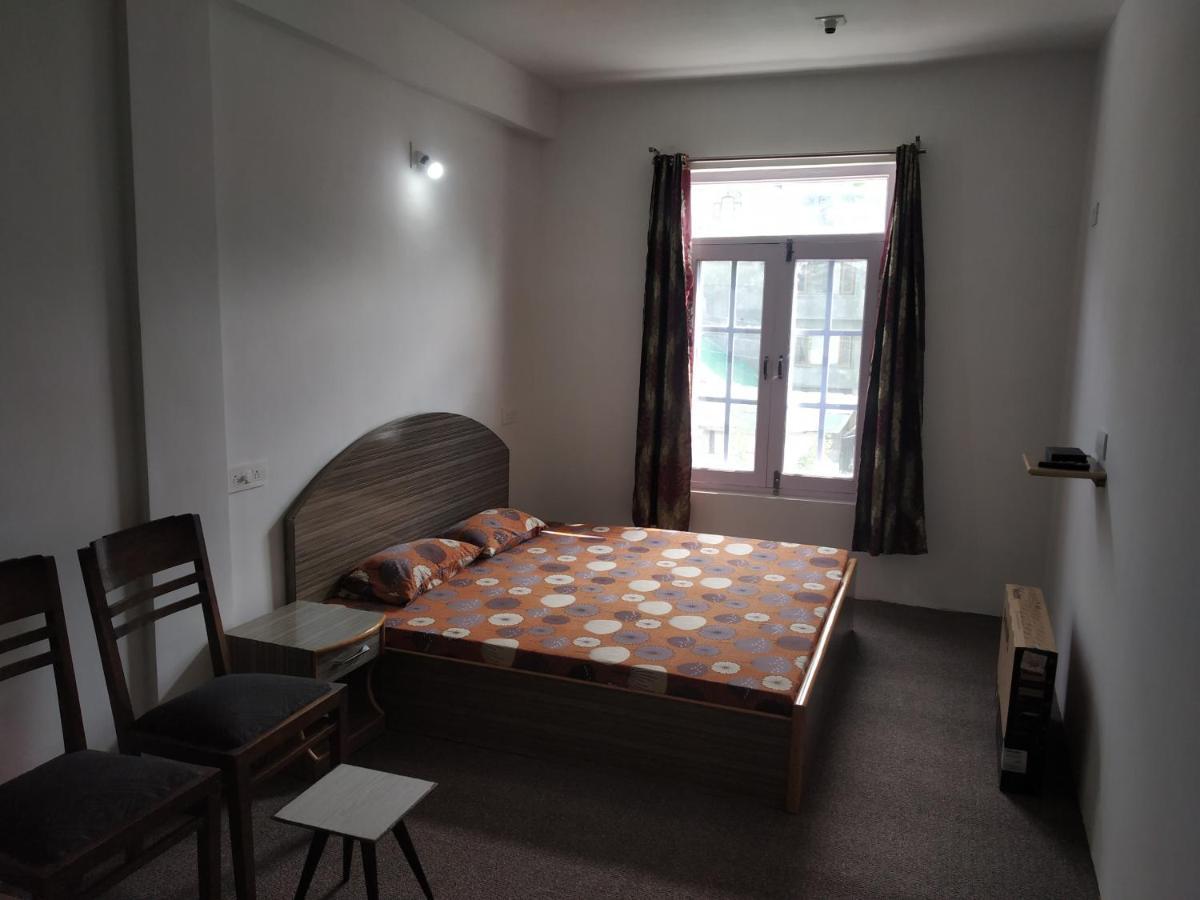 The Ile Hotel Srīnagar Eksteriør billede